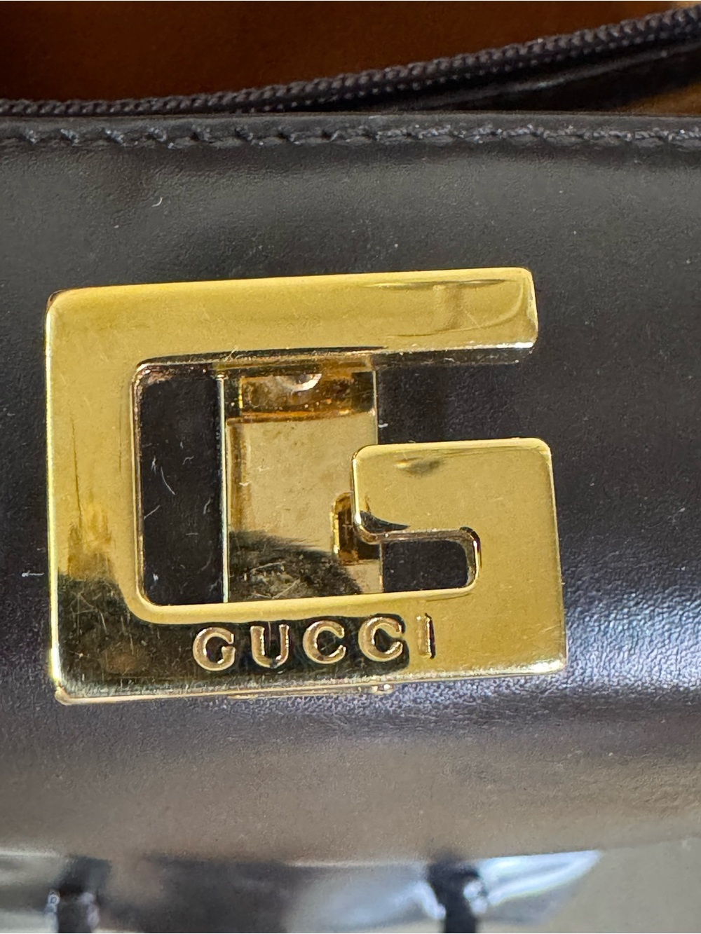 Gucci Vintage Brown Leather Shoulder Bag with Tan Interior - Picture 4 of 16